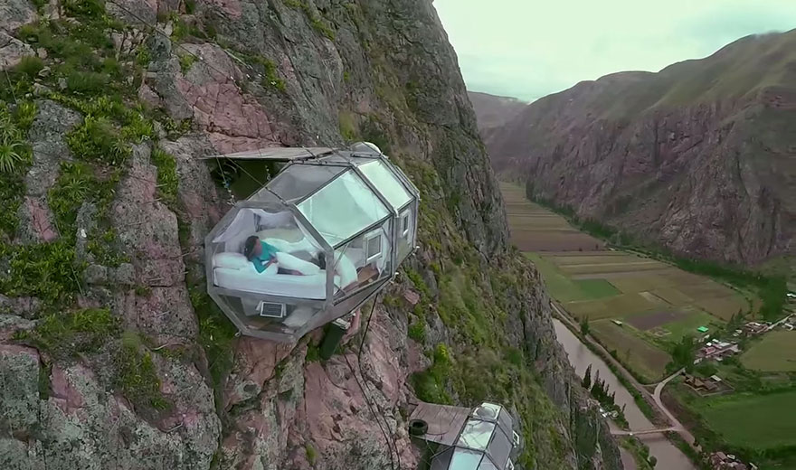 hotel ¿Te animás a dormir en un hotel colgado a 400 metros de altura? image hotel skylodge capsulas transparentes suspendidas naturavive peru 7