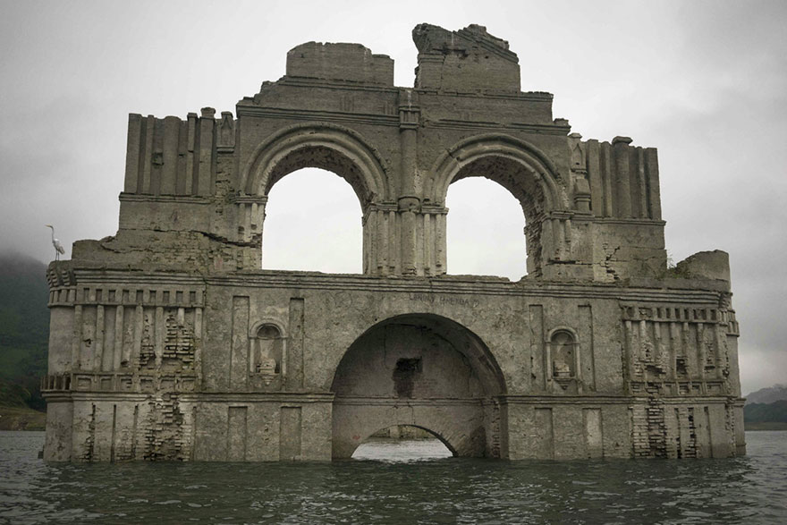 iglesia-colonial-emerge-embalse-templo-santiago-quechula-mexico (5)