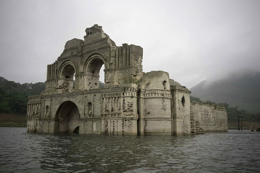 iglesia-colonial-emerge-embalse-templo-santiago-quechula-mexico (6)