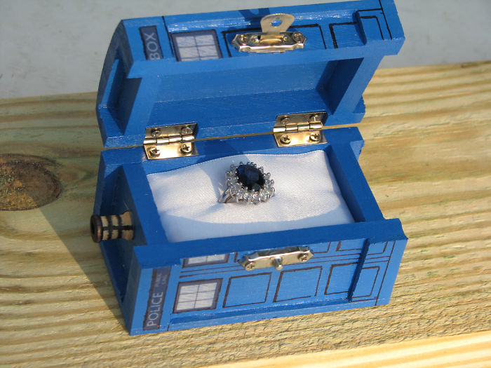 anillos-de-compromiso-con-cajitas-friki (7)