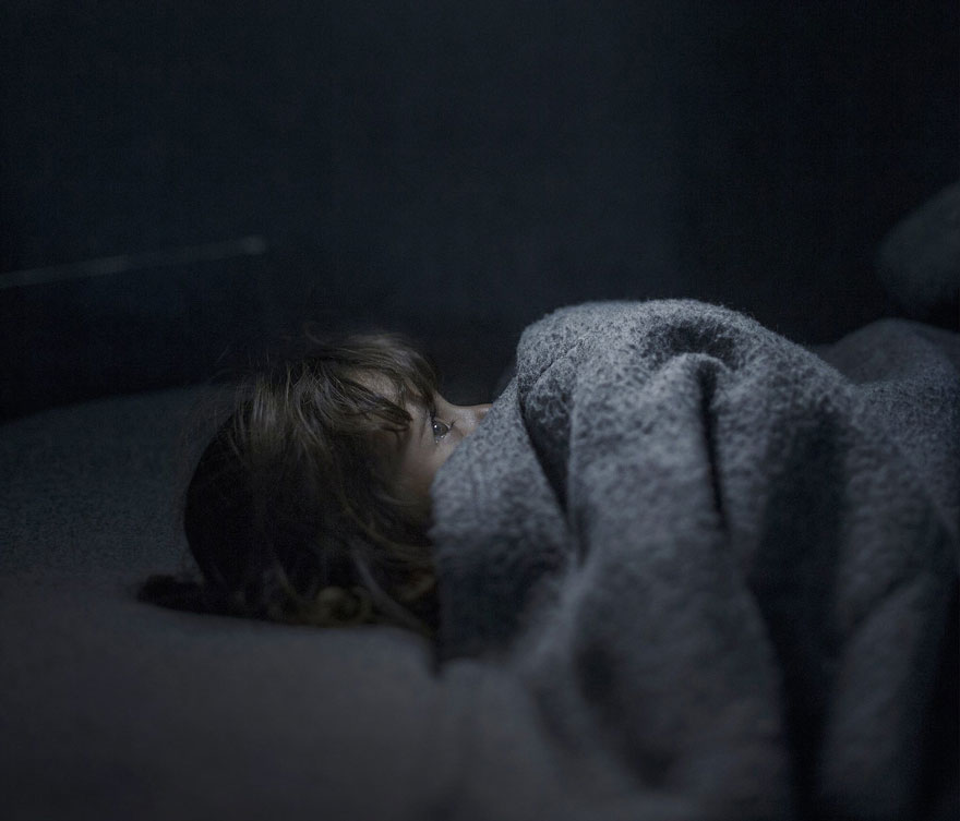 Este fotógrafo muestra dónde y cómo duermen los niños refugiados sirios