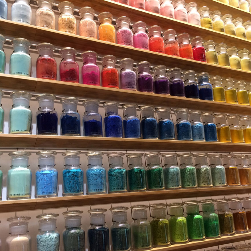 4200 pigmentos en esta tienda japonesa de artículos de pintura para apoyar las técnicas artísticas tradicionales