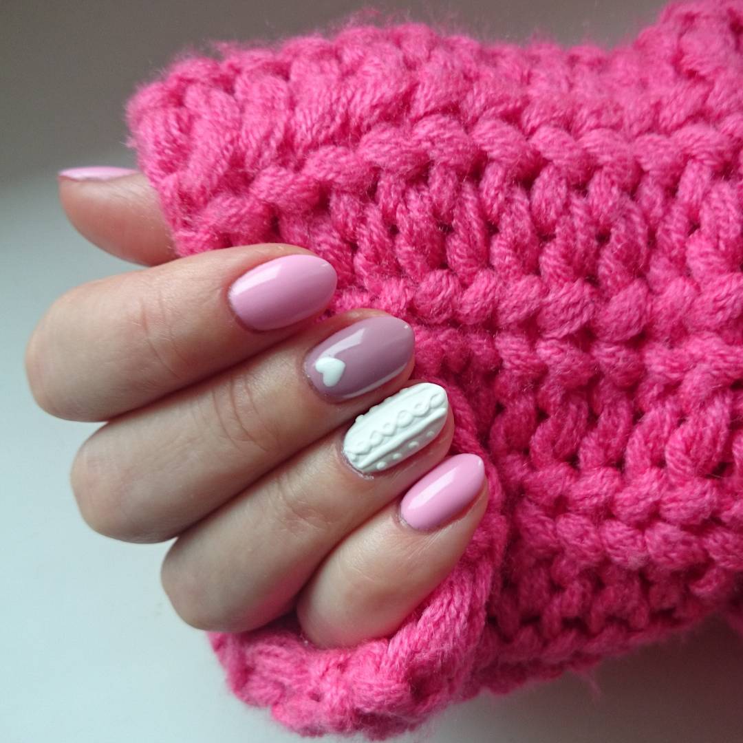 Este estilo de uñas con textura de tejidos hace juego con tus jerséis de invierno