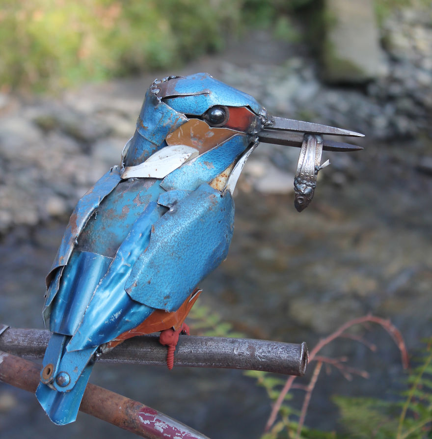 Transformo piezas de metal de desecho en animales