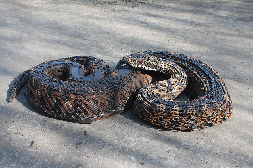 Transformo piezas de metal de desecho en animales