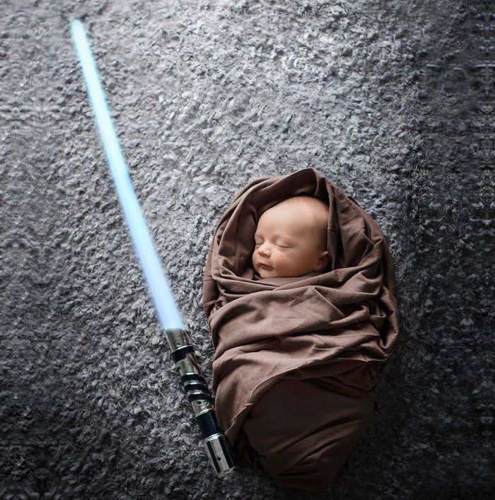 El bebé de Mark Zuckerberg disfrazado de Jedi inspira a los demás a compartir sus fotos de bebés de la Guerra de las Galaxias