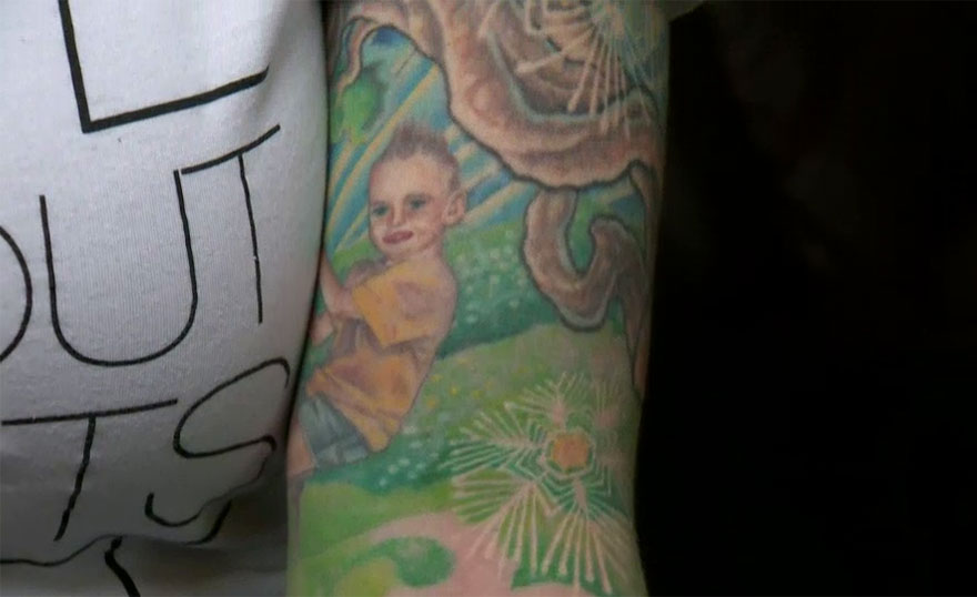 Esta madre actualizó su tatuaje para apoyar a su hijo transexual
