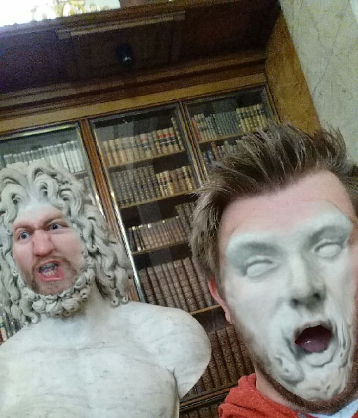 Mi amigo fue al museo y utilizó la aplicación de intercambio facial con resultados divertidísimos