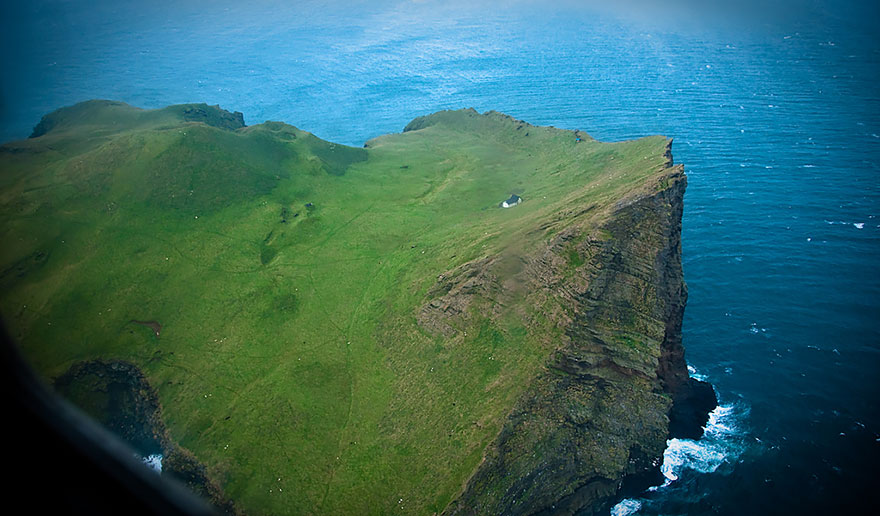 casa-aislada-ellidaey-islandia-10
