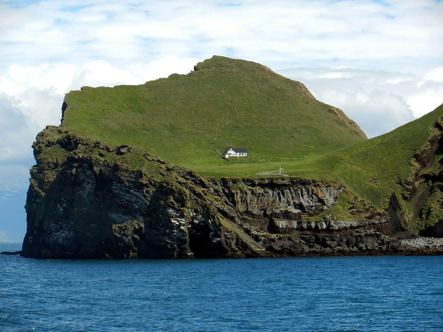 Casita Totalmente Aislada En Una Remota Isla De Islandia