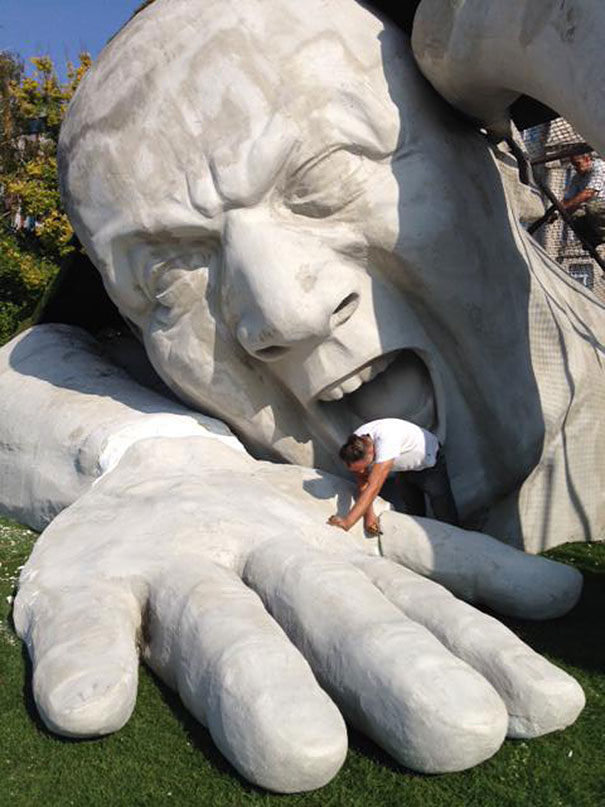 estatua-gigante-budapest-herve-61