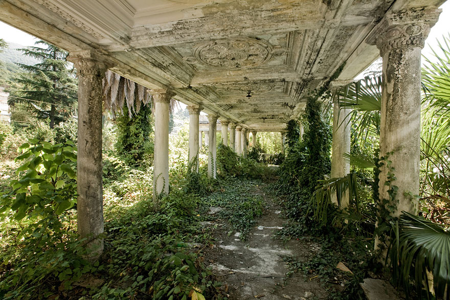 naturaleza-recupera-lugares-abandonados-22