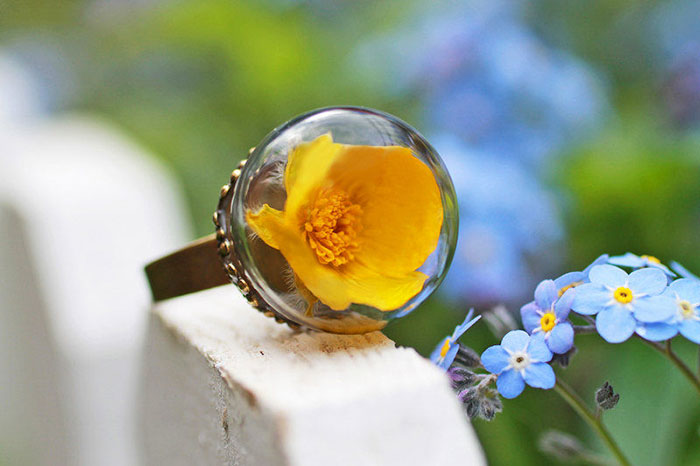 25 Delicados Anillos Que Contienen Mágicas Escenas En Bolas De Cristal