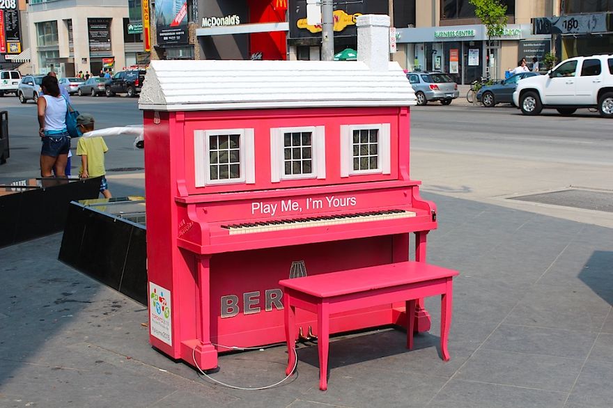 pianos-callejeros-tocame-soy-tuyo (10) pianos-callejeros-tocame-soy-tuyo (10)