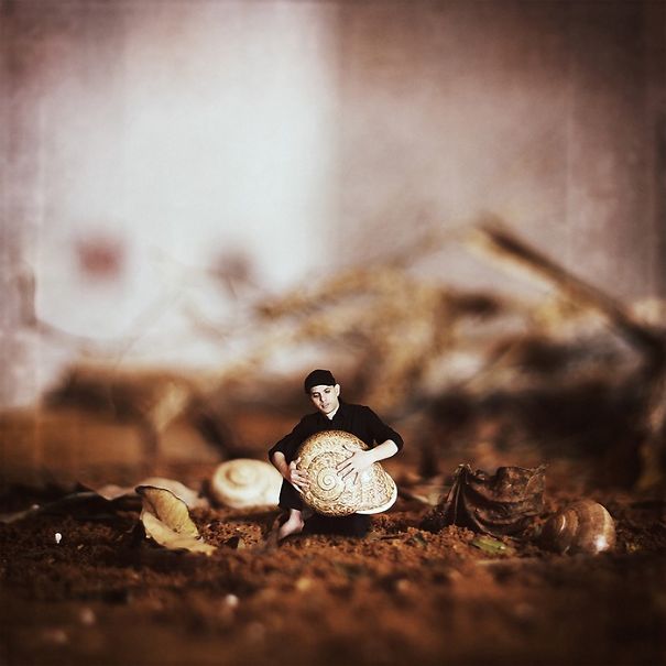El Mundo Surrealista De Achraf Baznani