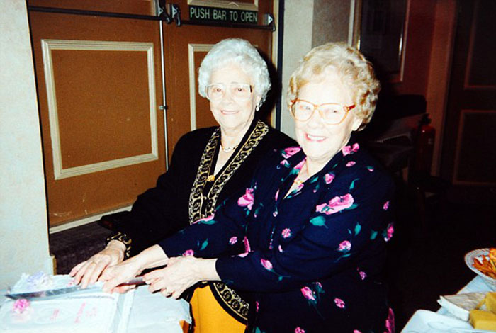 ancianas-hermanas-gemelas-103-anos-florence-glenys (4)
