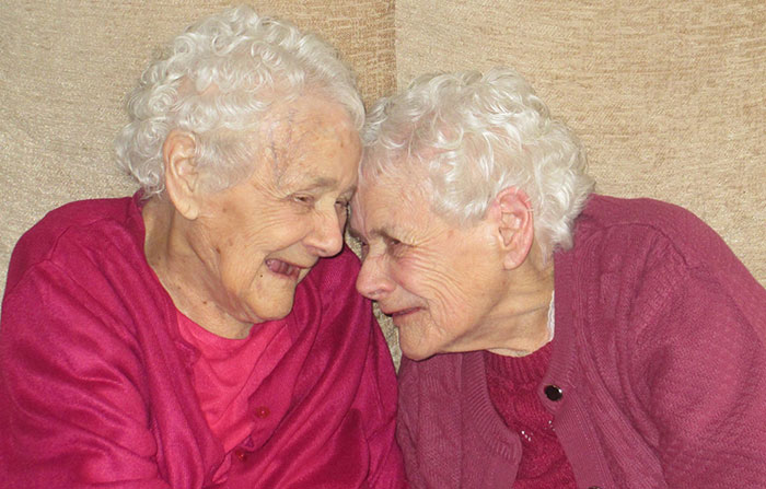 Las hermanas gemelas más ancianas del mundo han pasado 103 años cuidándose mutuamente
