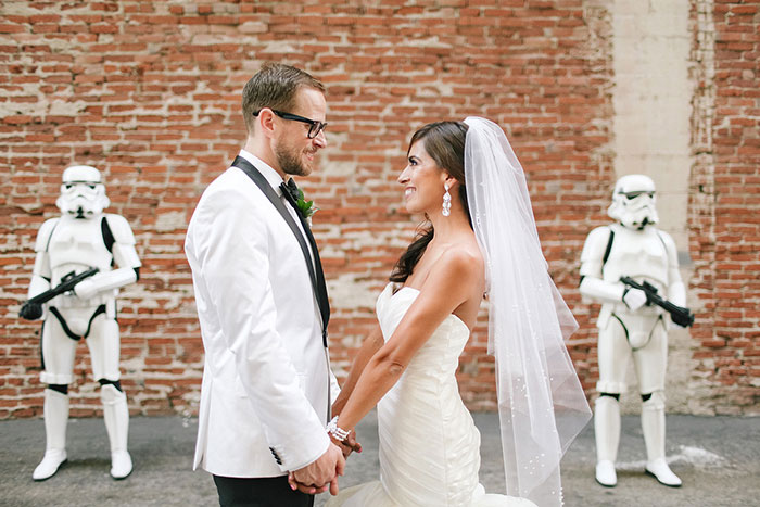 Esta pareja tan creativa tuvo una elegante boda basada en la Guerra de las Galaxias