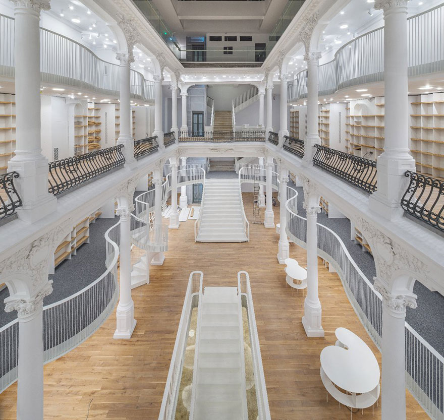 libreria-carrusel-luz-bucarest-rumania (10)