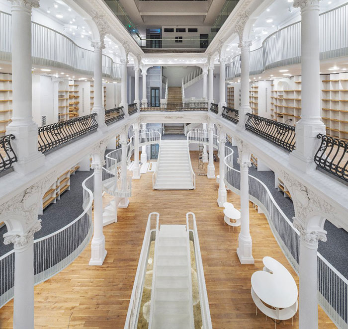 Una nueva librería de aspecto mágico abre sus puertas en Rumanía