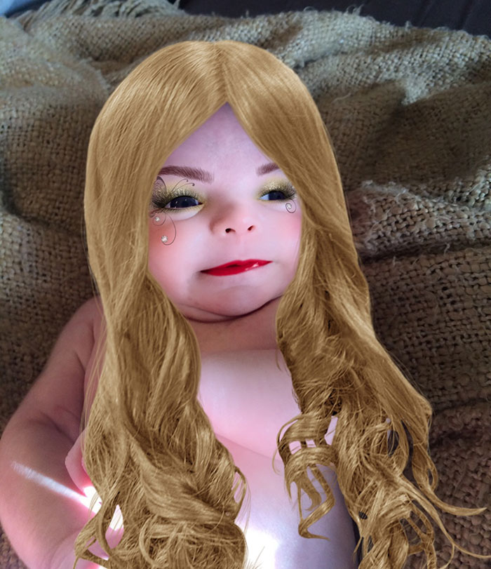 madre-maquillaje-aplicacion-bebe (1)