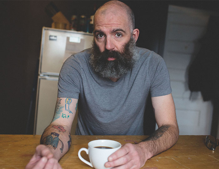 Este padre ha estado tatuándose en el brazo los dibujos de su hijo desde los 5 años