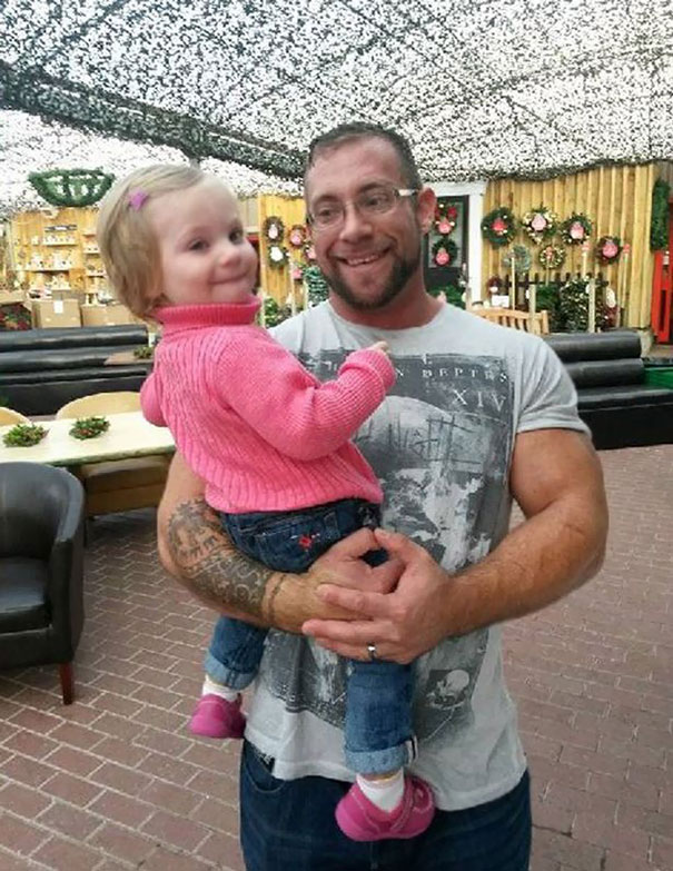 padres-tatuaje-marca-nacimiento-hija (2)