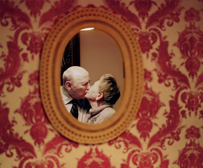 Enamorados durante más de 50 años: Esta fotógrafa retrata el amor de parejas ancianas