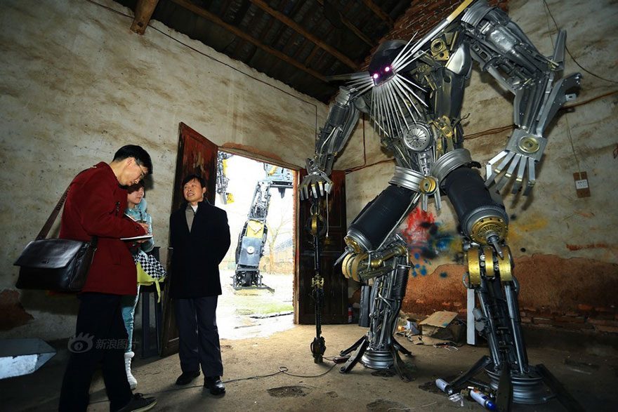 esculturas-transformers-chatarra-reciclada-granjero-china (1)