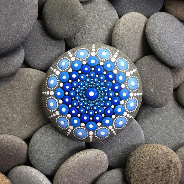 piedras-mandalas-pintados-elspeth-mclean (13)