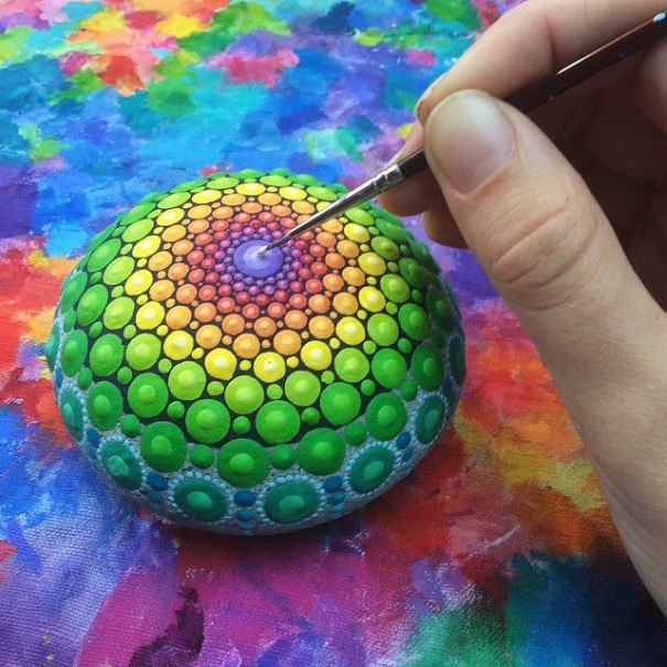piedras-mandalas-pintados-elspeth-mclean (2)