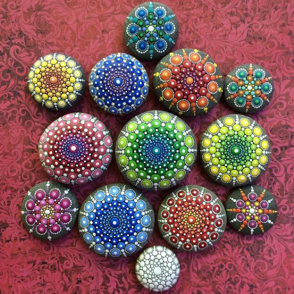 piedras-mandalas-pintados-elspeth-mclean (4)