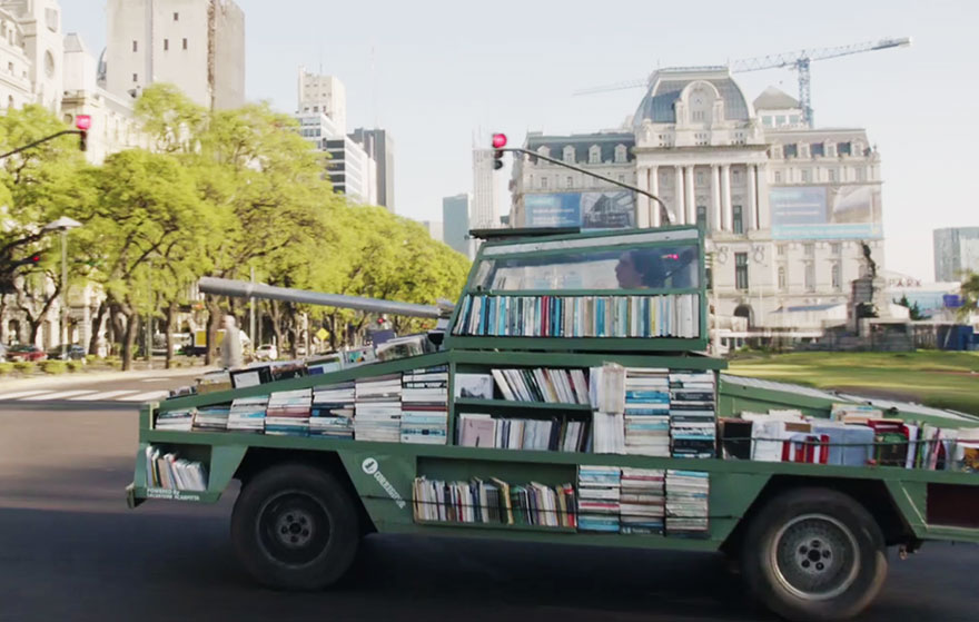 tanque-libros-gratis-arma-instruccion-masiva-raul-lemessoff (11)