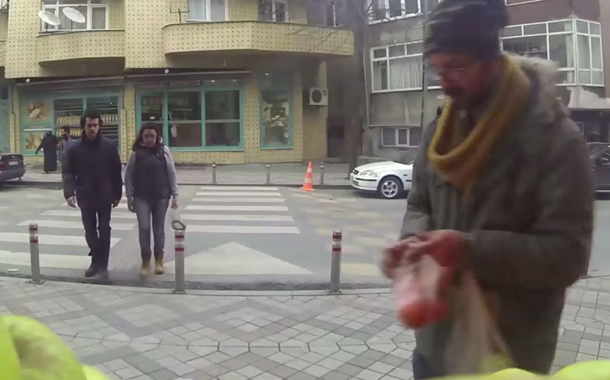 town-learns-sign-language-deaf-muharrem-samsung-video-call-center-12