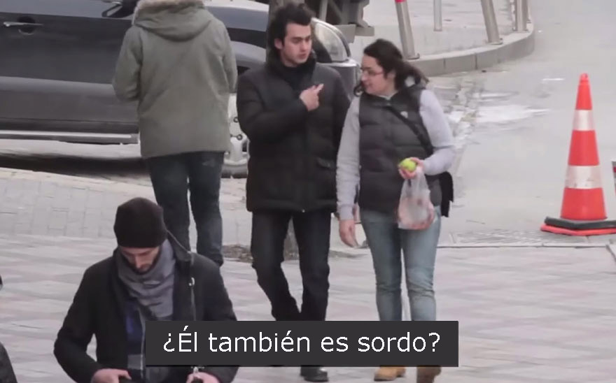 town-learns-sign-language-deaf-muharrem-samsung-video-call-center-15esp