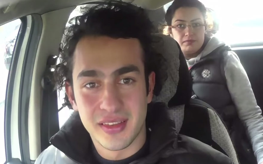 town-learns-sign-language-deaf-muharrem-samsung-video-call-center-17