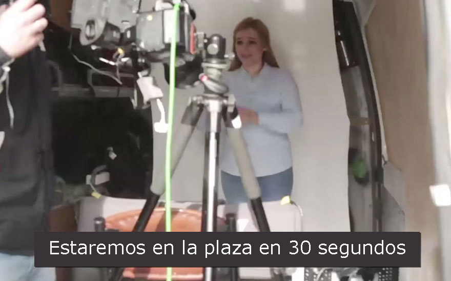town-learns-sign-language-deaf-muharrem-samsung-video-call-center-18esp