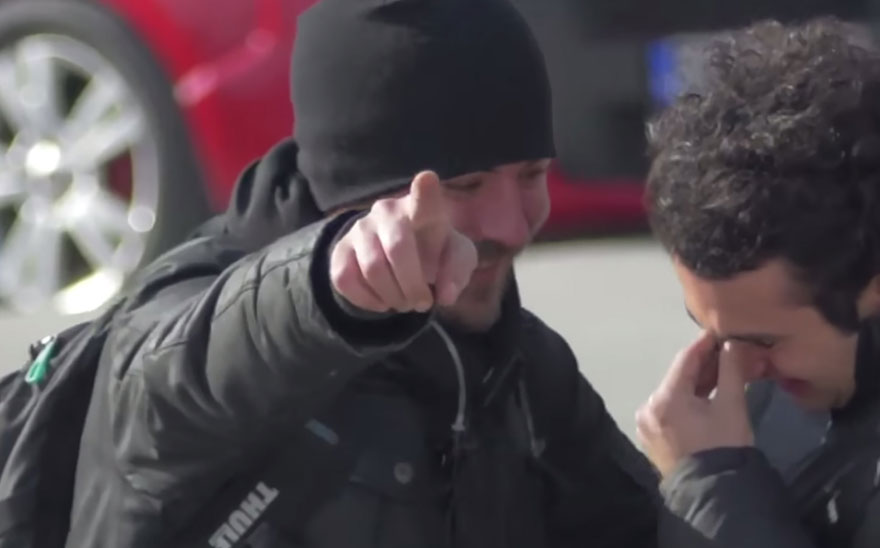 town-learns-sign-language-deaf-muharrem-samsung-video-call-center-2