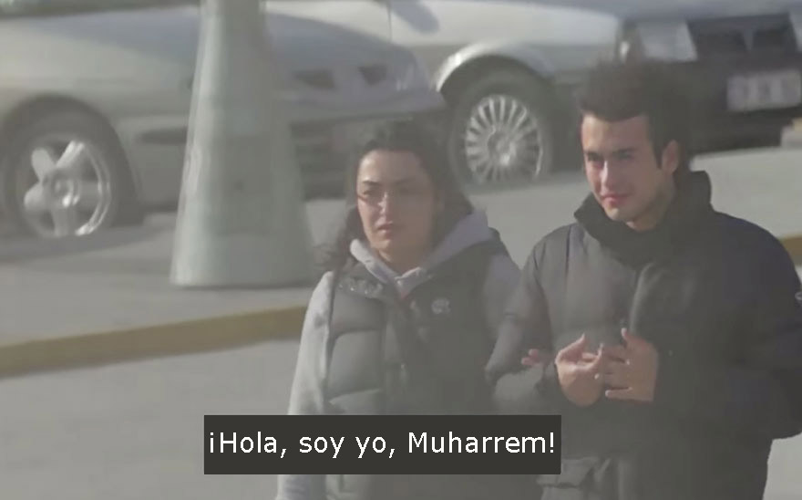 town-learns-sign-language-deaf-muharrem-samsung-video-call-center-20esp