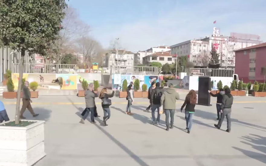 town-learns-sign-language-deaf-muharrem-samsung-video-call-center-21