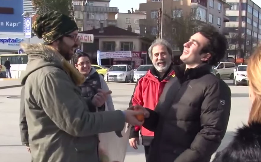 town-learns-sign-language-deaf-muharrem-samsung-video-call-center-22