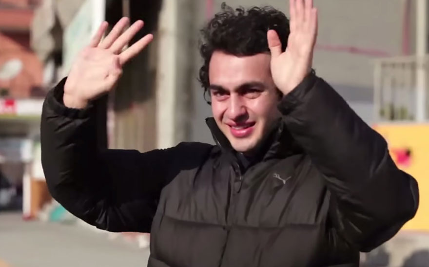 town-learns-sign-language-deaf-muharrem-samsung-video-call-center-5