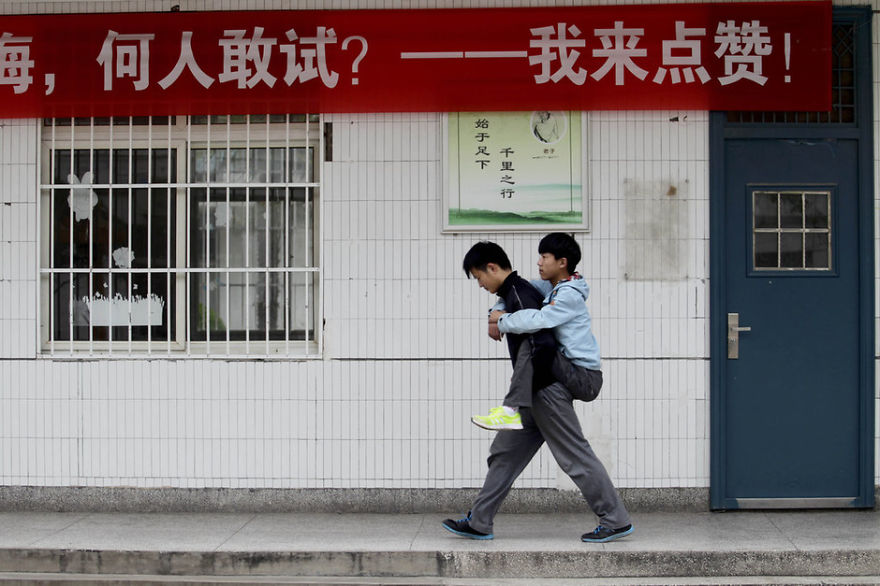amigo-minusvalido-cargar-clase-xie-xu-zhang-chi (3)