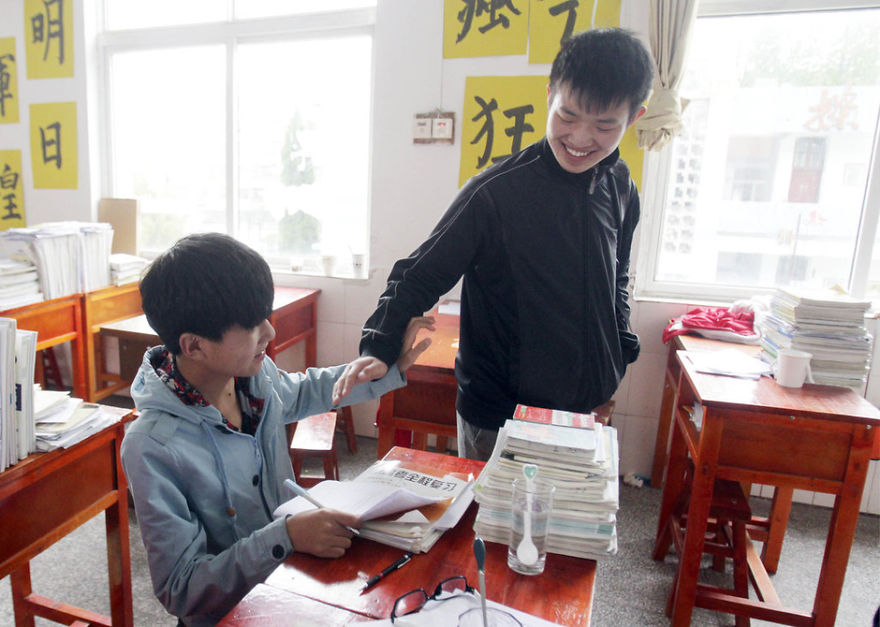 amigo-minusvalido-cargar-clase-xie-xu-zhang-chi (5)