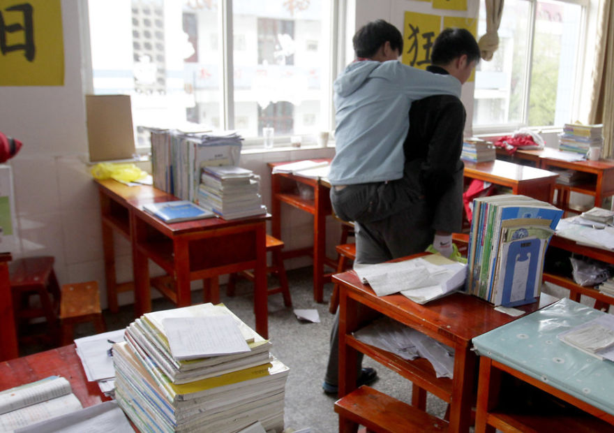 amigo-minusvalido-cargar-clase-xie-xu-zhang-chi (6)