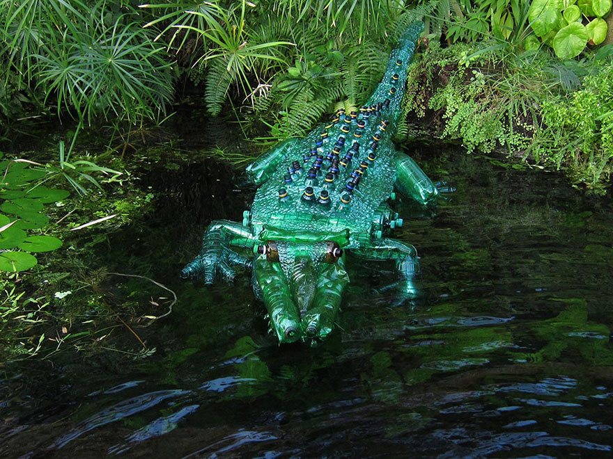 botellas-PET-recicladas-en-arte-veronika-richterova (1)