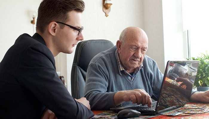 estudiantes-hogar-de-ancianos-deventer-humanitas (5)