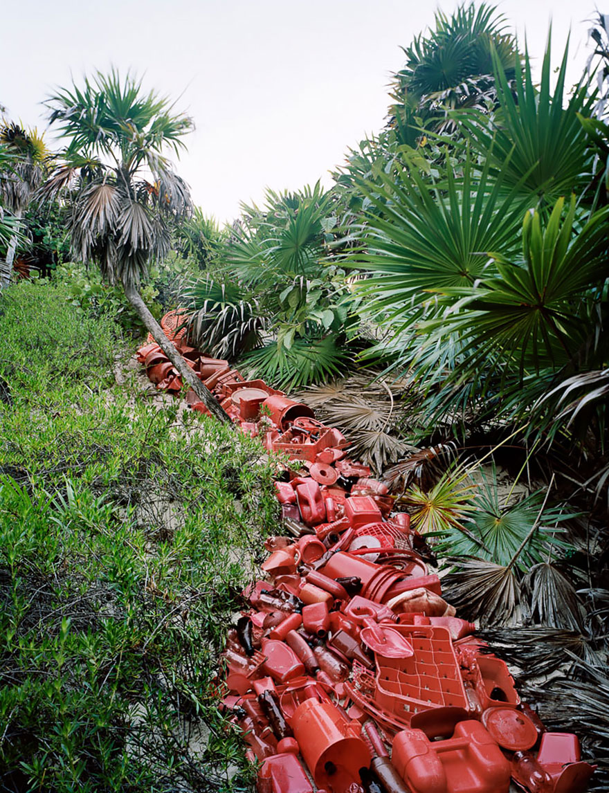 instalaciones-artisticas-basura-playa-sian-kaan-alejandro-duran-mexico (11)