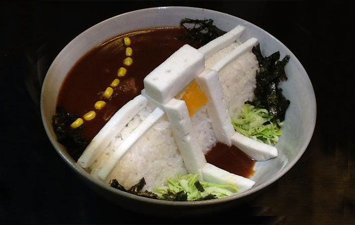 En los restaurantes japoneses sirven «presa de arroz con curry» para inundar tu plato