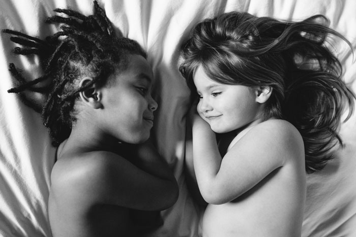 Apenas distintas: Documentando el vínculo entre mi hija adoptiva y mi hija biológica